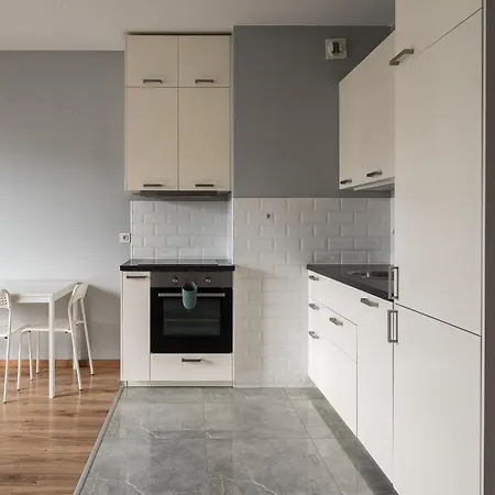 Warszawa-wlochy Excellent By Bookinghost Varšava